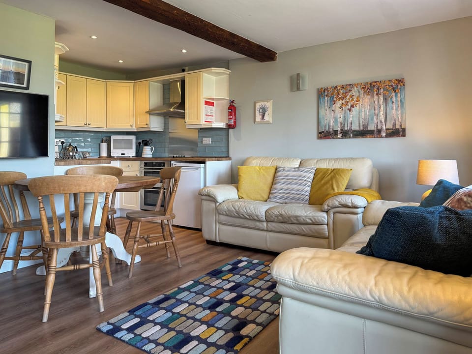 Open plan living space | Primrose Cottage - Low Penhowe, Burythorpe, near Malton