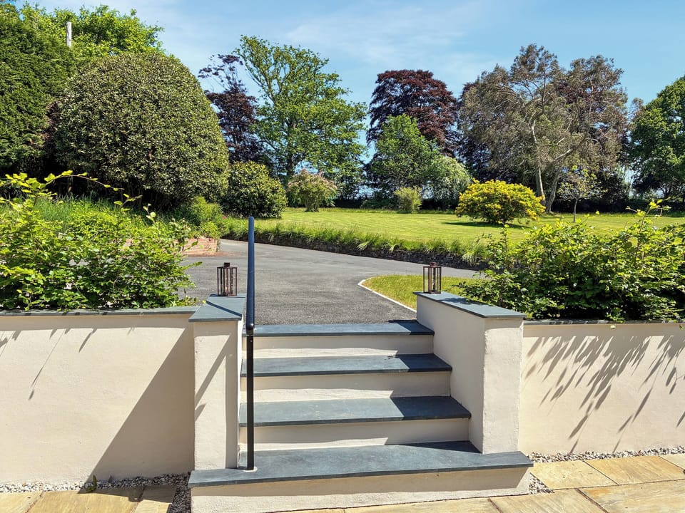 Driveway and garden | Bumblebee Cottage - Goldburn Barns, Okehampton