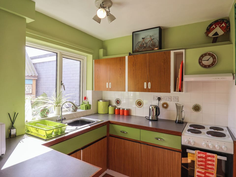 Cookware/dishes/utensils