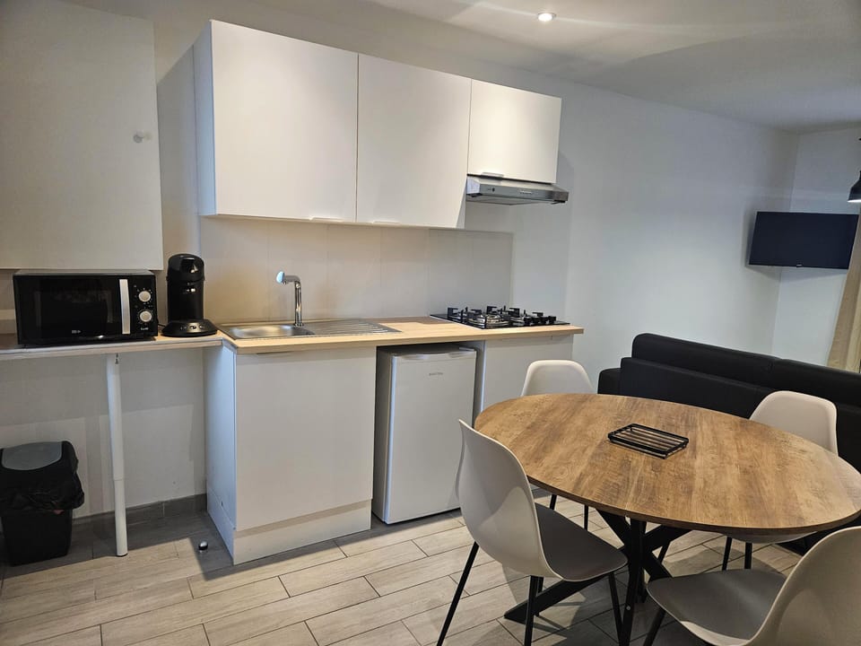 Apartment, 1 Bedroom, Kitchen | Private kitchen