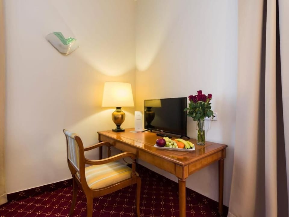 Minibar, in-room safe, desk, laptop workspace