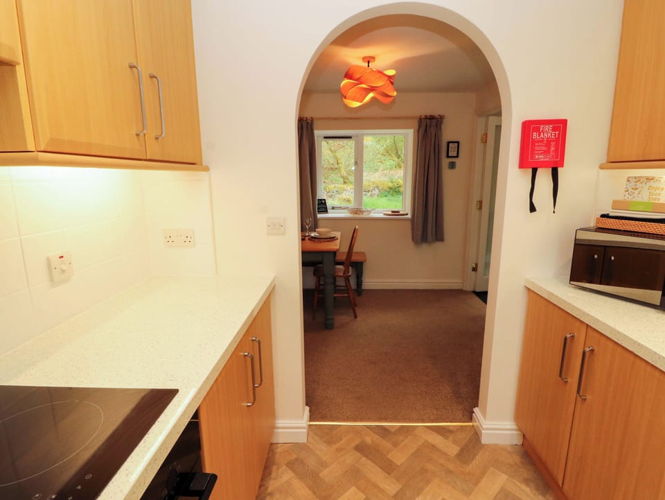 Cottage | Private kitchen | Fridge, microwave, dishwasher, cookware/dishes/utensils