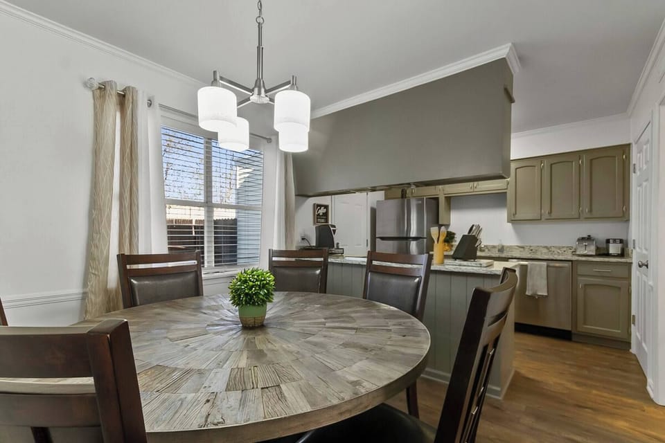 House, 2 Bedrooms, Patio, Garden View | Dining room