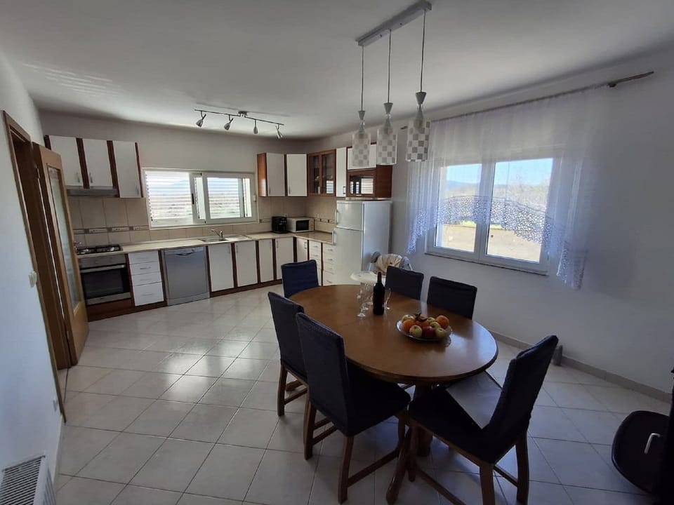 Apartment (Three Bedroom with Balcony Sweet Apar) | Dining room