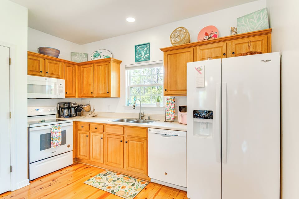 Kitchen | Single-Serve/Drip Coffee Maker | Air Fryer | Cooking Basics