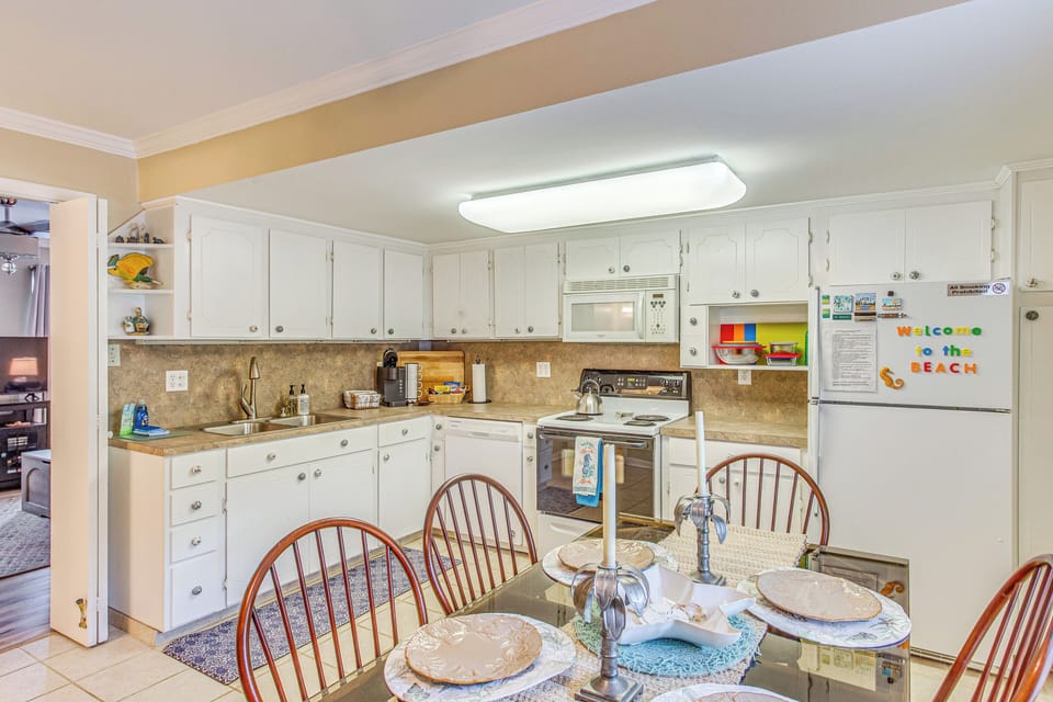 Kitchen | Dining Area | Dishwasher | 1st Floor