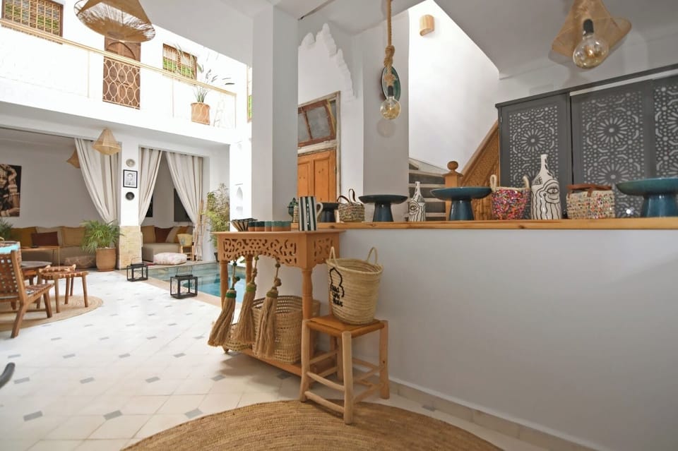 Mini-fridge, espresso maker, coffee/tea maker, toaster