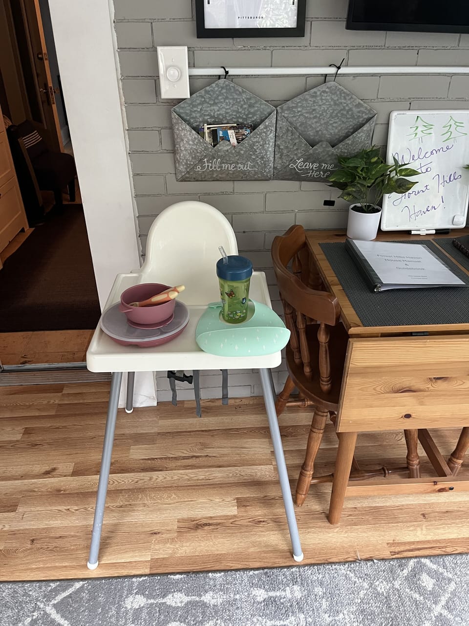 Ready for your little one! Highchair and dishes!