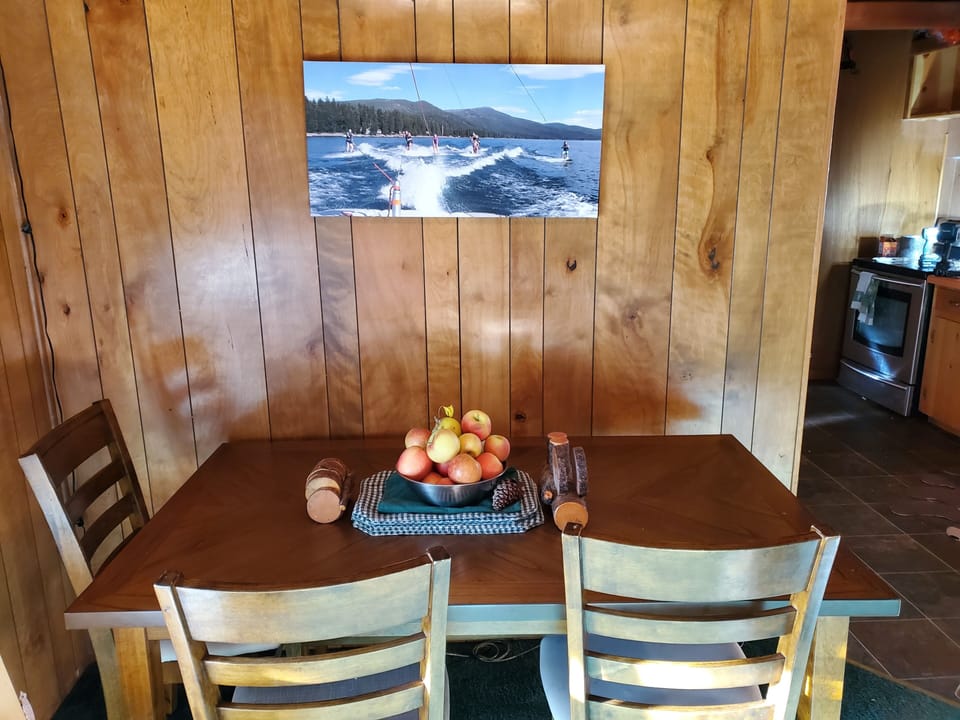 dining includes a bench. Can seat 6 or 7 comfortably.