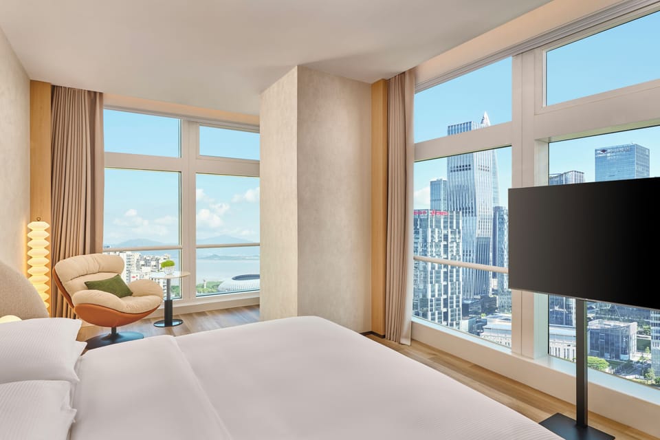 KING PREMIUM ROOM BAY VIEW | Down comforters, free minibar items, in-room safe, blackout drapes