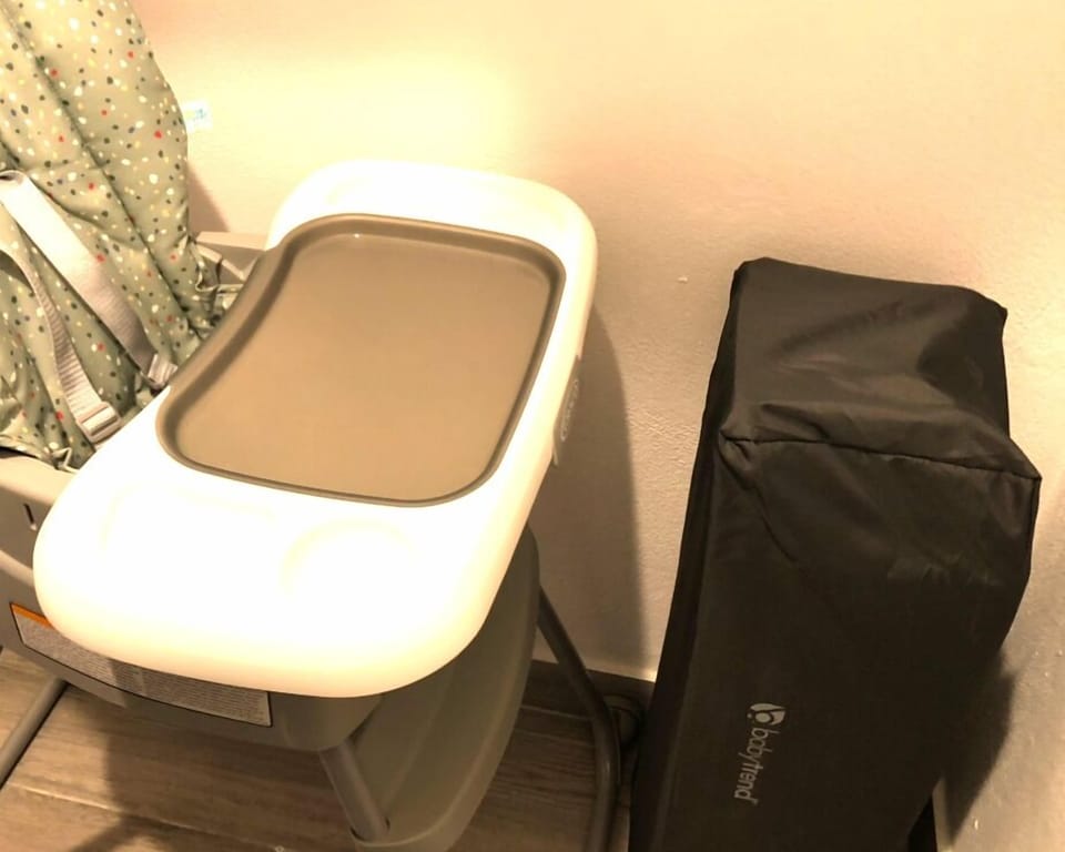 High chair and play pen 