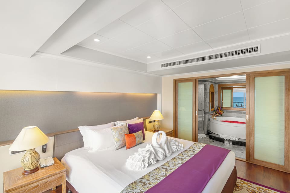One Bedroom Royal Wing Suite | 1 bedroom, premium bedding, in-room safe, desk