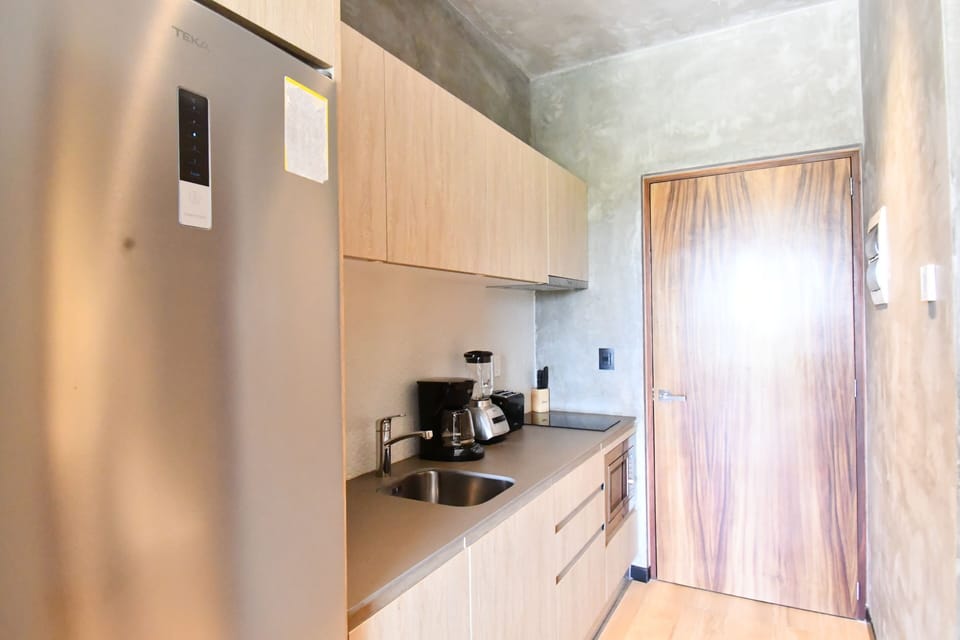 Standard Studio, Balcony | Private kitchenette