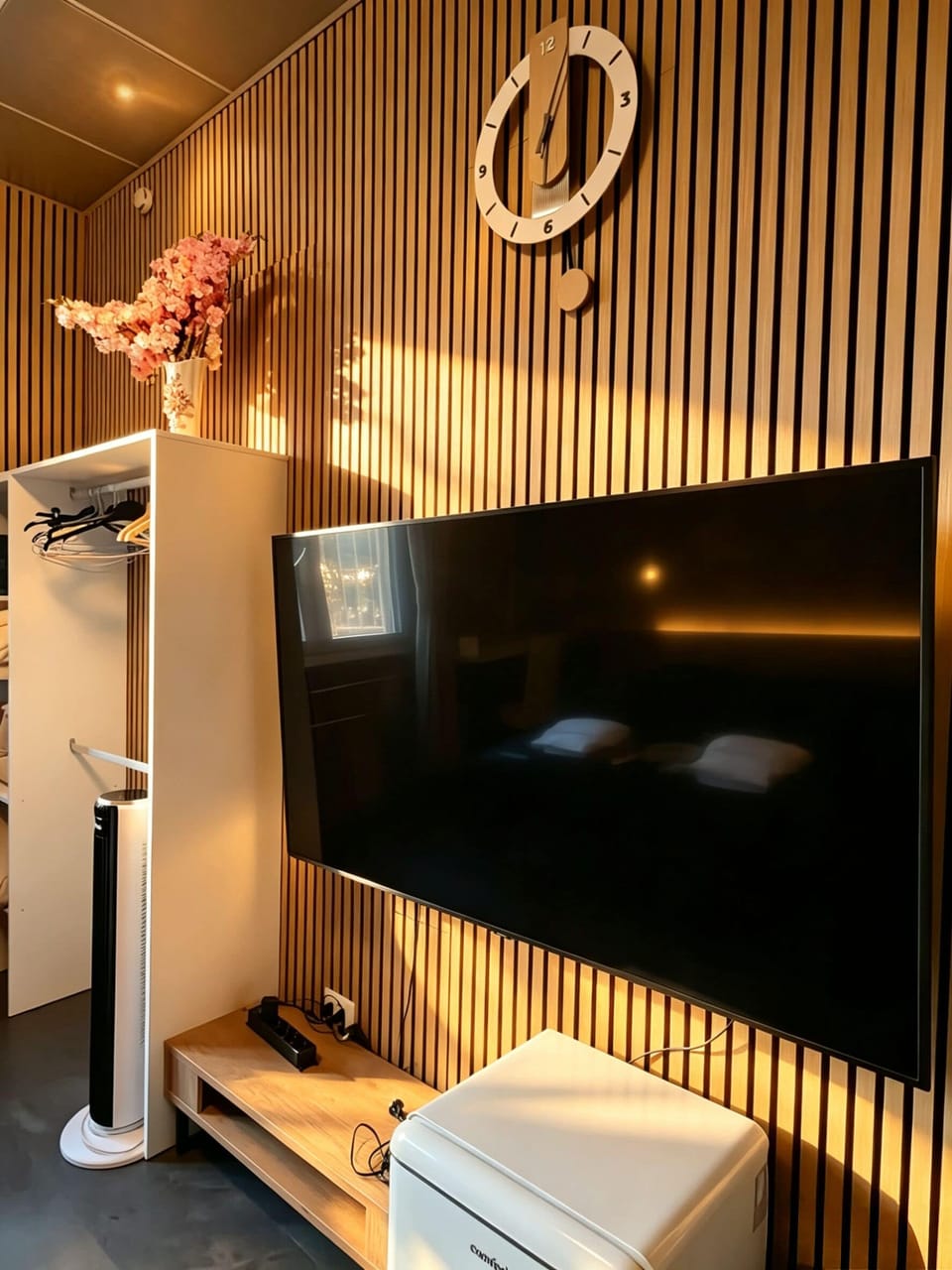 Basic Triple Room, Shared Bathroom | Desk, blackout drapes, iron/ironing board (on request), WiFi (free)