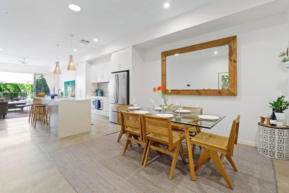 Dining Table seating 6