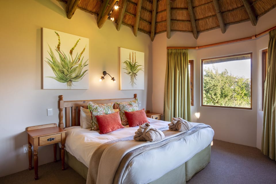 Standard Suite, 1 Bedroom, Mountain View (Garden double) | Premium bedding, minibar, in-room safe, individually decorated