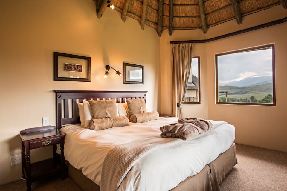 Standard Suite, 1 Bedroom, Mountain View (Garden double) | Premium bedding, minibar, in-room safe, individually decorated