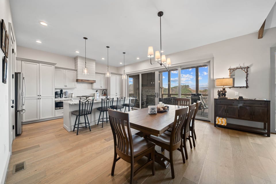 Dining Table and Seating for a Full House