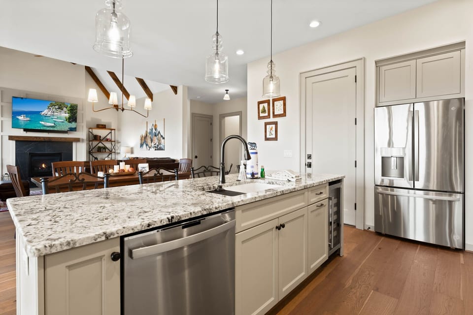 Stainless Appliances, Wine Chiller, and Granite Counters