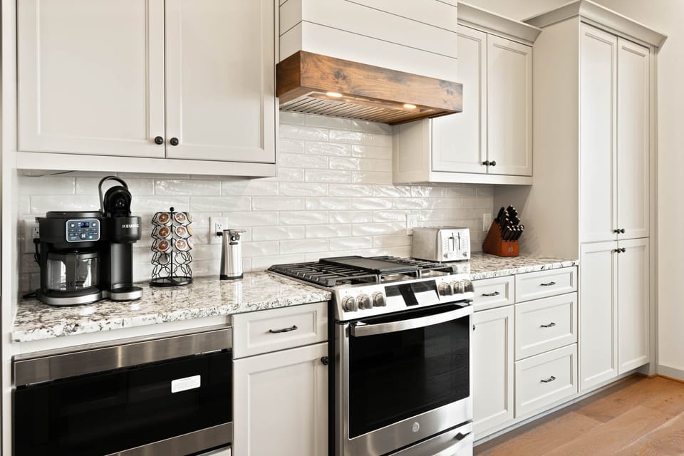Well-equipped kitchen and a Gas Stove