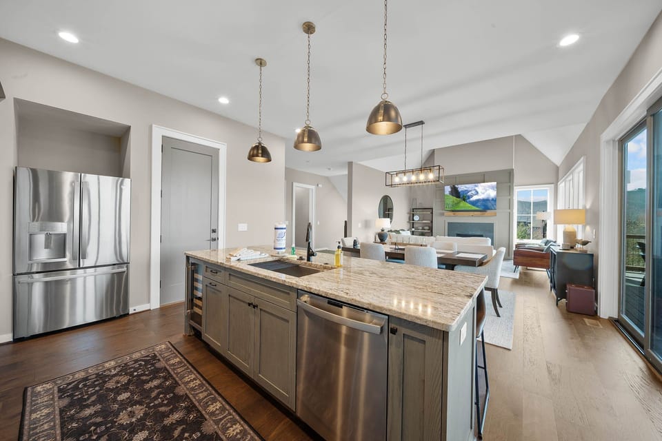 Stainless Appliances and Granite Countertops
