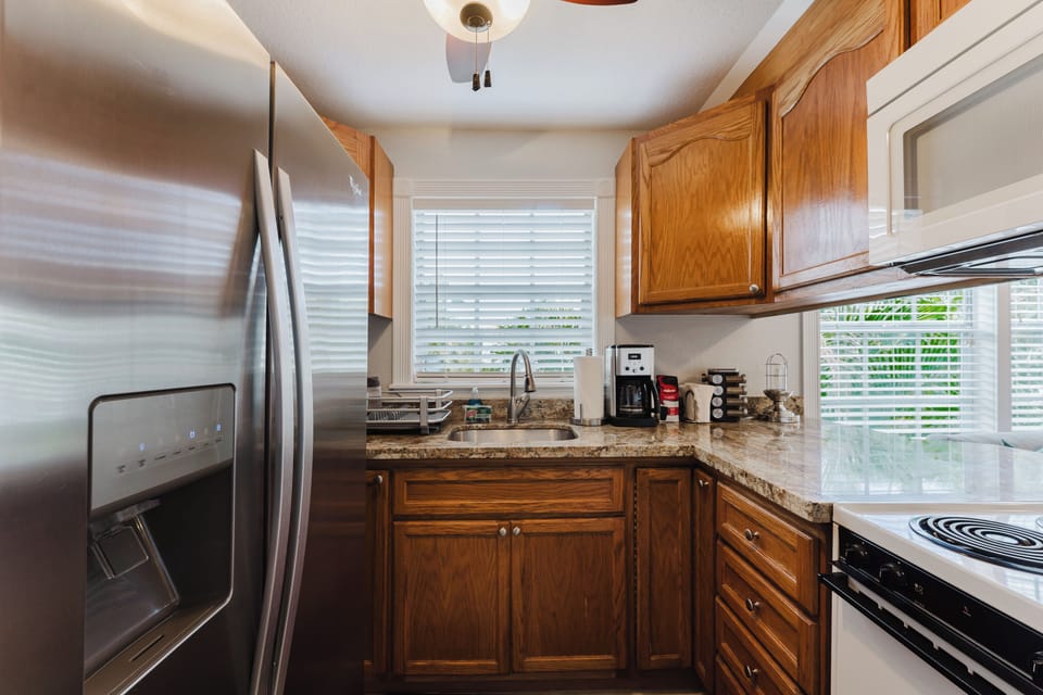 Comfort Apartment, 1 Bedroom, Garden View | Private kitchen | Full-size fridge, microwave, oven, stovetop