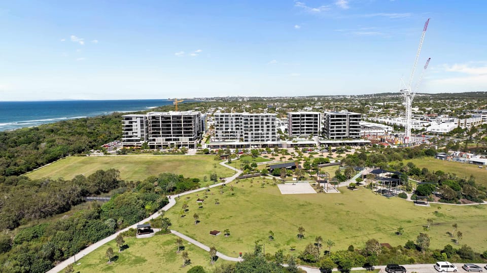 The expansive Kawana Playground and parklands are perfect for the whole family, offering kilometres of scenic walking and cycling paths to explore.