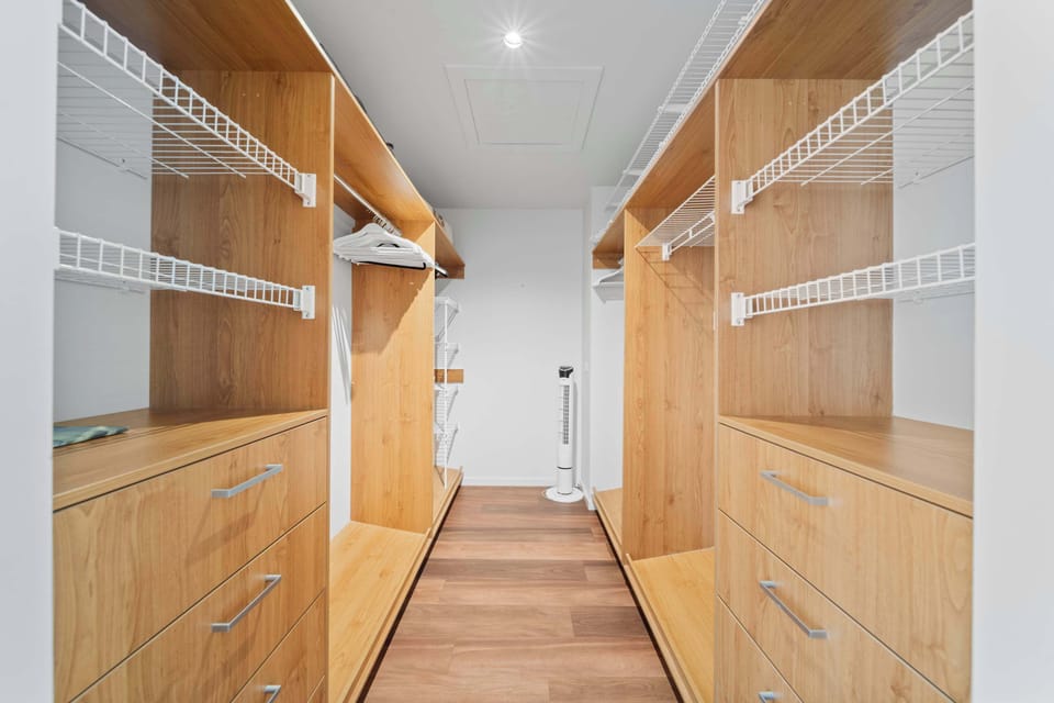 Make use of the spacious walk-in wardrobe.