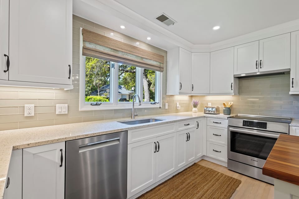 Cooking and dining become a joy in the gourmet kitchen, featuring everything you need to prepare fantastic meals for your group.