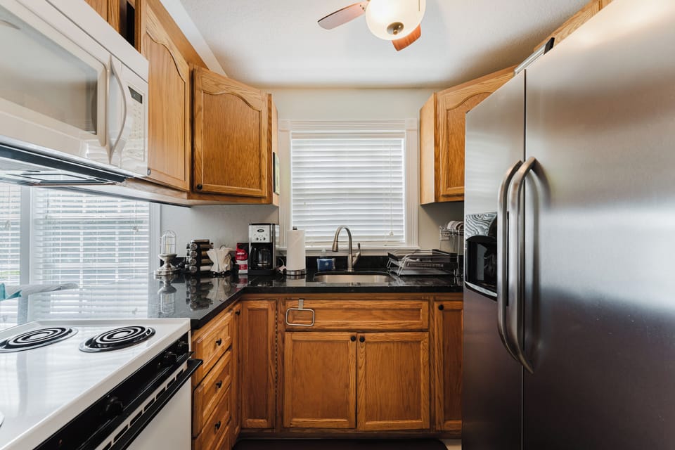 Comfort Apartment, 1 Bedroom, Garden View | Private kitchen | Full-size fridge, microwave, oven, stovetop