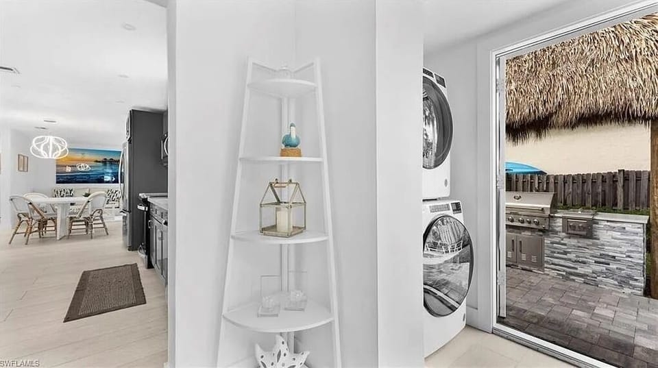 Full-size washer & dryer make long stays easy and beach days stress-free