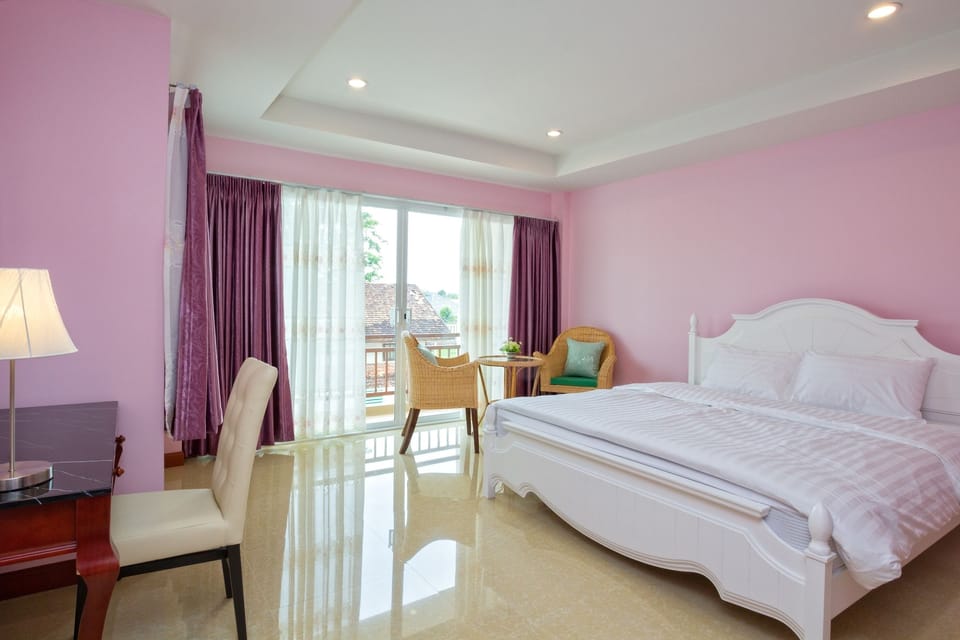 Deluxe Room (Vienna Deluxe) | Desk, rollaway beds, free WiFi