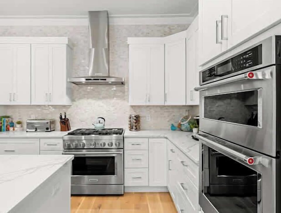 Gourmet kitchen is stocked with all your cooking essentials!
