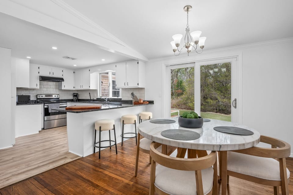 Dining area perfect for 4  with view of deck