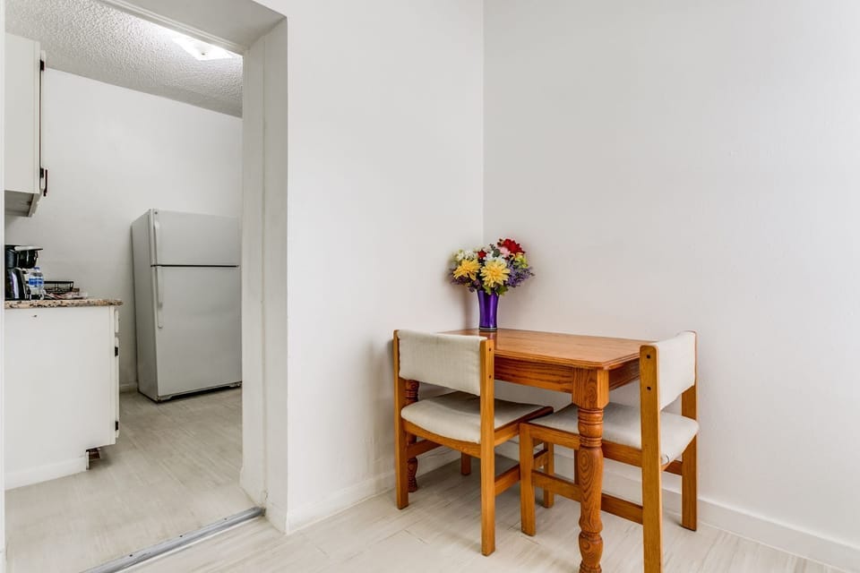 kitchenette 