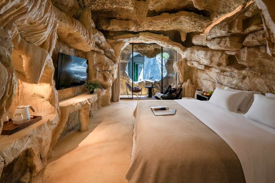 Signature Double Room, Balcony, Mountain View | Premium bedding, down comforters, desk, laptop workspace