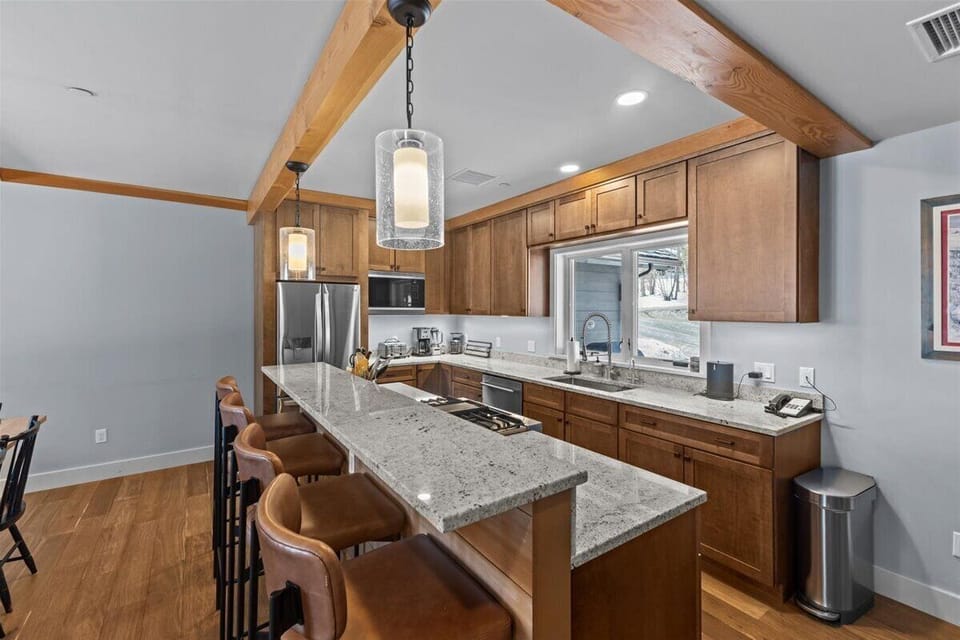 The Cozy Nest at Trapp Lodge: Brand New + Mtn View (5351)
