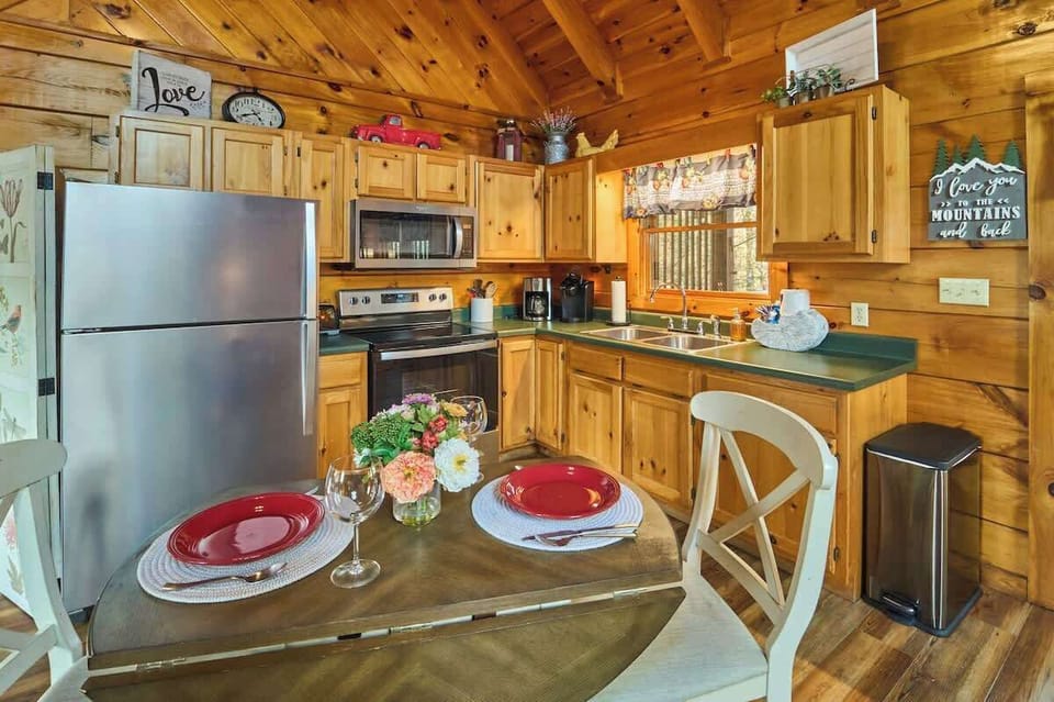 Cook romantic meals in the well-stocked kitchen for a fun night in.