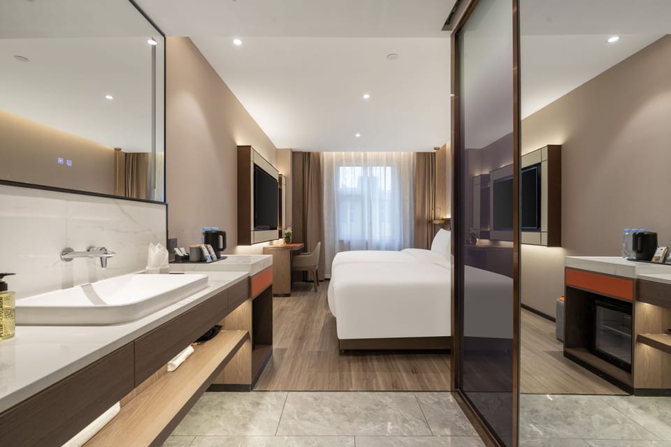 Classic Twin Room | Down comforters, minibar (free items), laptop workspace, blackout drapes