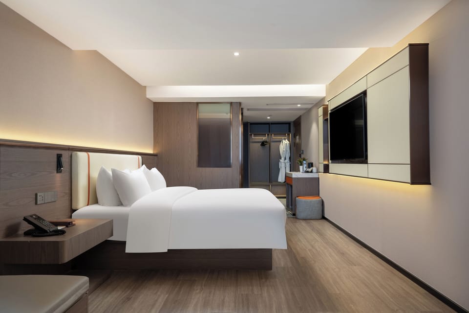 Signature Double Room | Down comforters, minibar (free items), laptop workspace, blackout drapes
