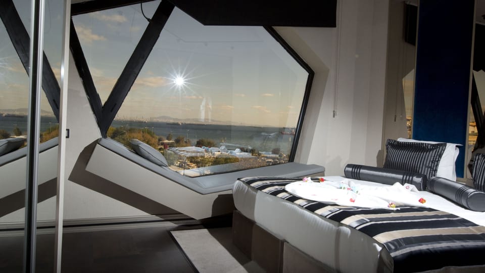 Deluxe Double Room, Sea View | Premium bedding, minibar, in-room safe, soundproofing