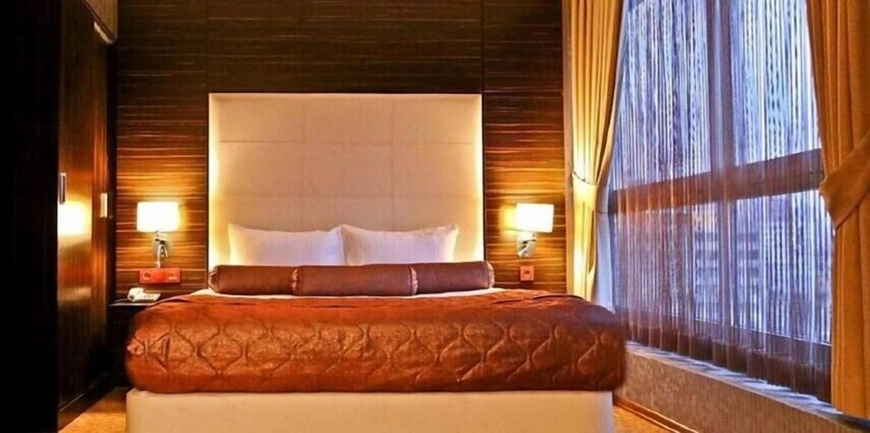 Double Room | Minibar, desk, free cribs/infant beds, rollaway beds