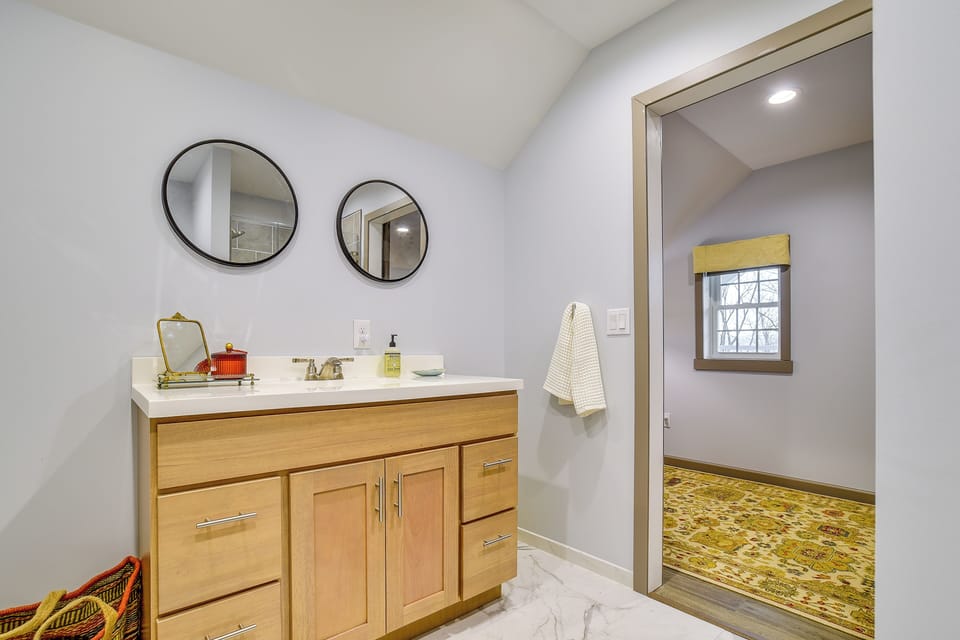 Bathroom | Shower | Towels Provided | 2nd Floor