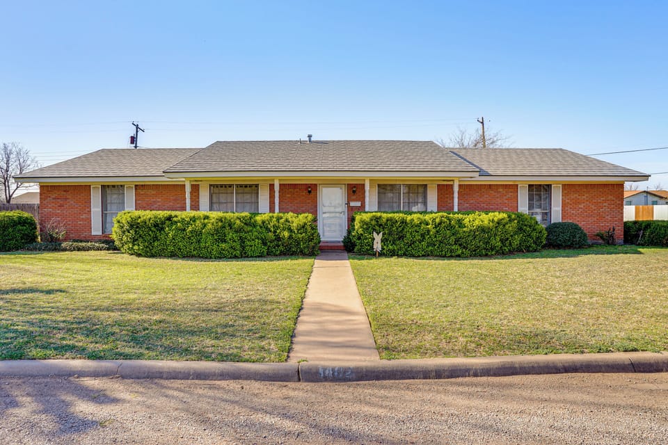 Stamford Vacation Rental | 3BR | 2BA | 1,700 Sq Ft | 1 Step to Enter