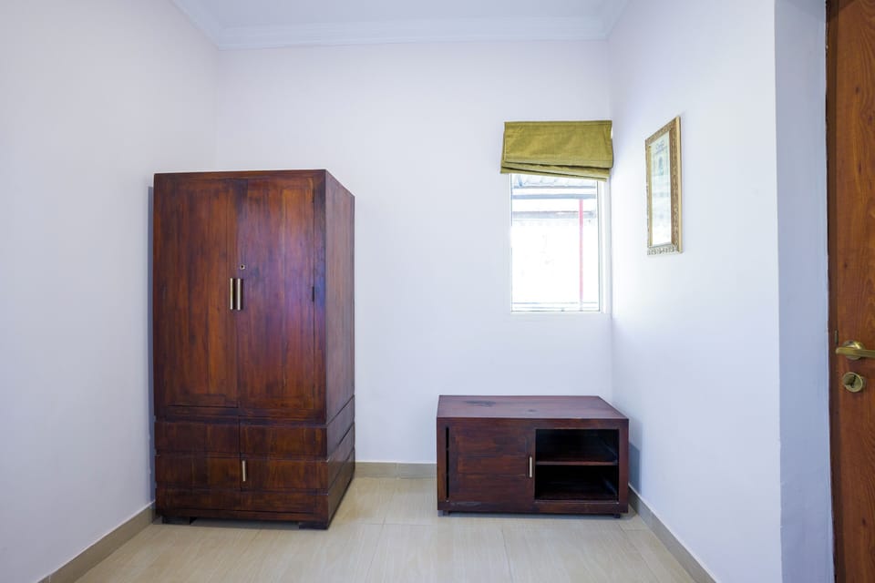 Luxury Room, Balcony, Hill View | Wardrobe
