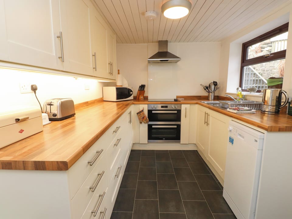 Fridge, microwave, dishwasher, toaster