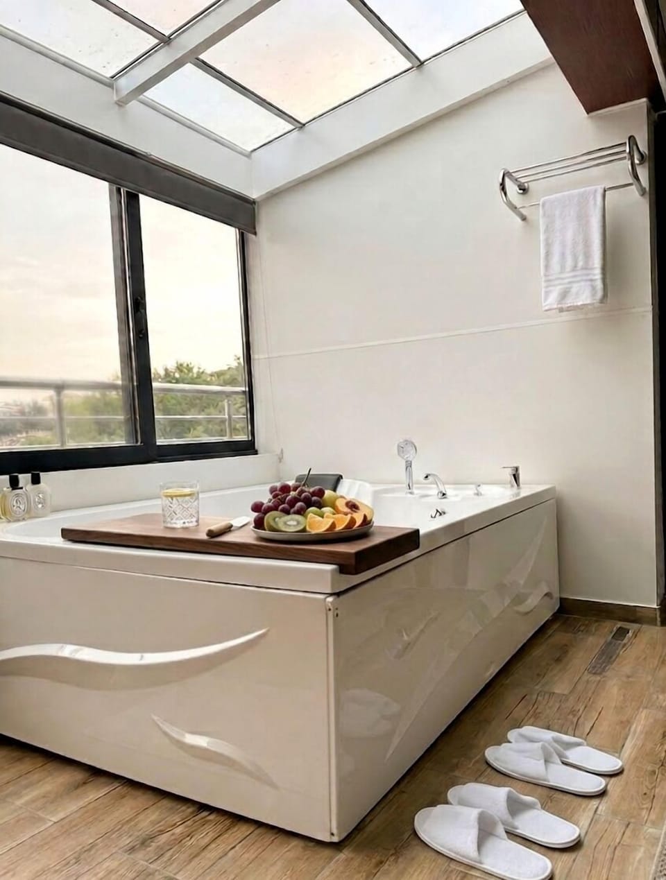Luxury Suite, 1 Double Bed with Sofa bed, Private Bathroom | Jetted tub