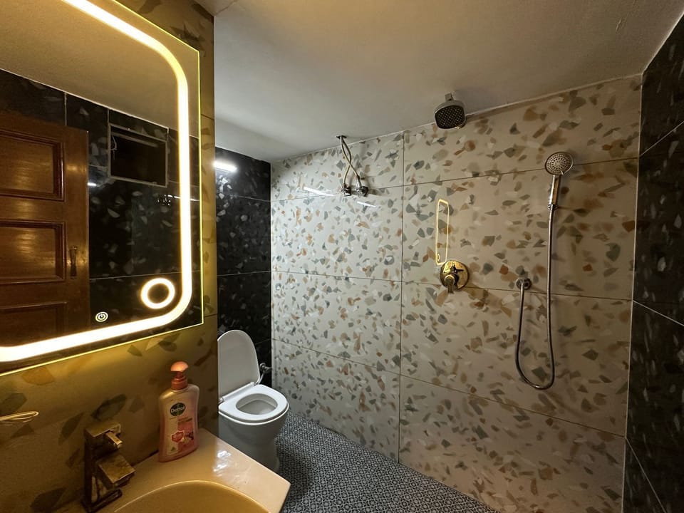 Superior Double Room | Bathroom | Towels