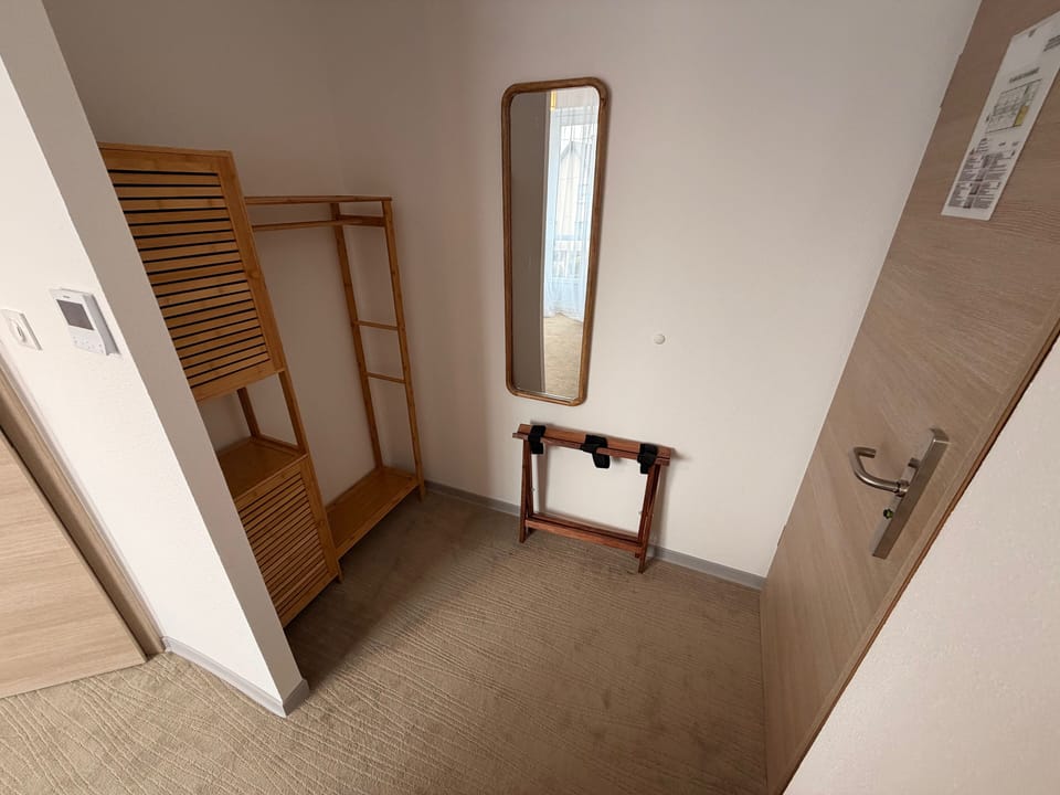 Single Room | Desk, laptop workspace, free WiFi