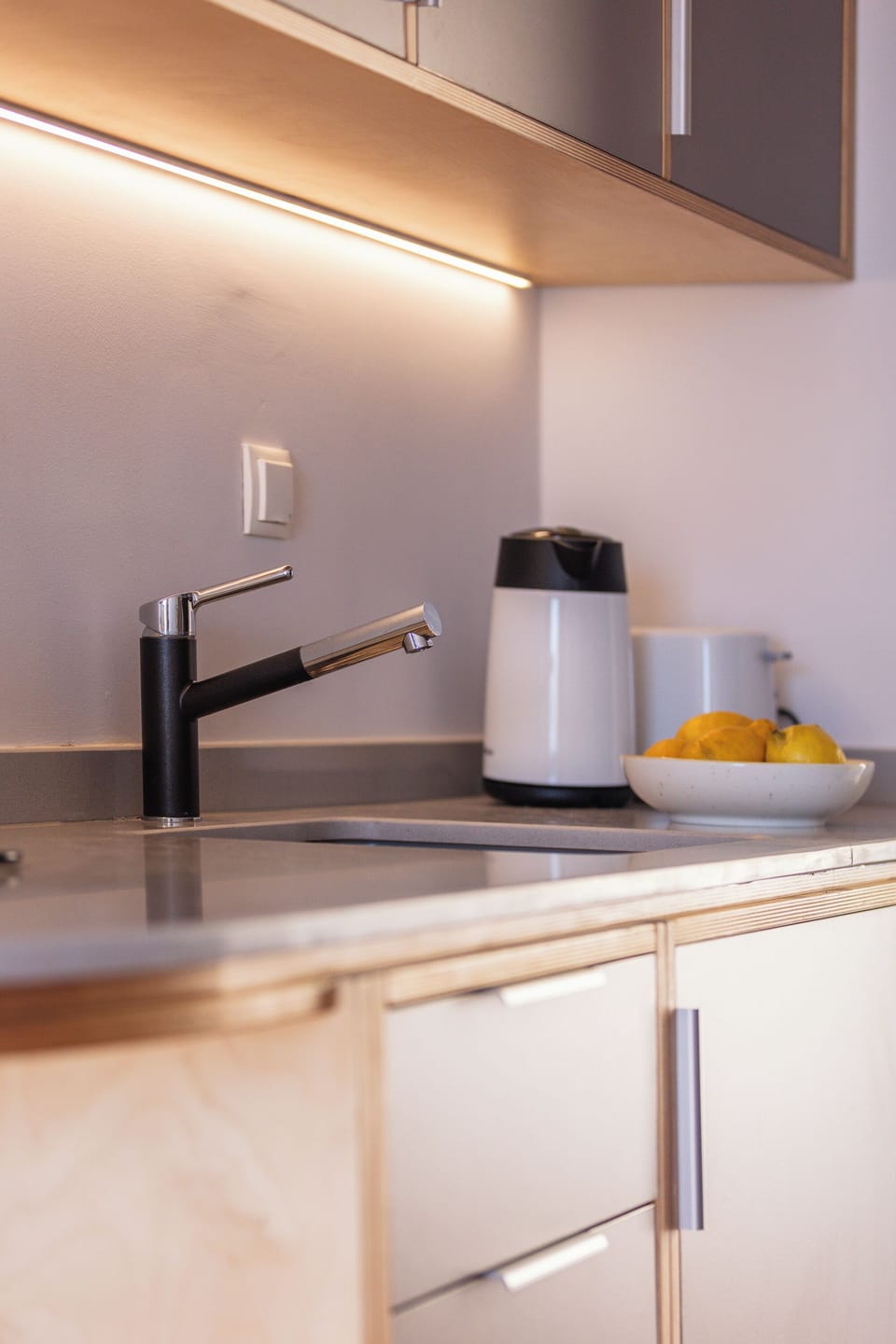 Espresso maker, electric kettle, highchair